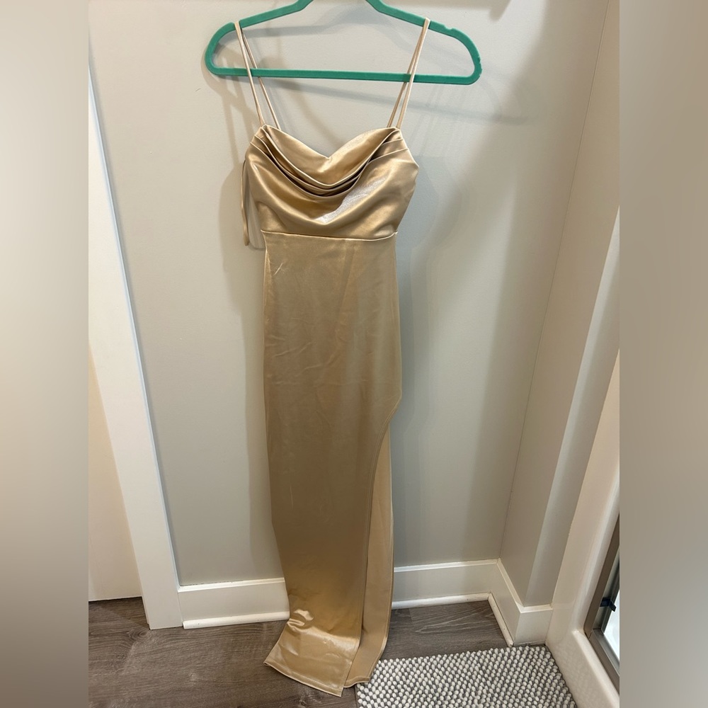 Long dress. Brand is Windsor!